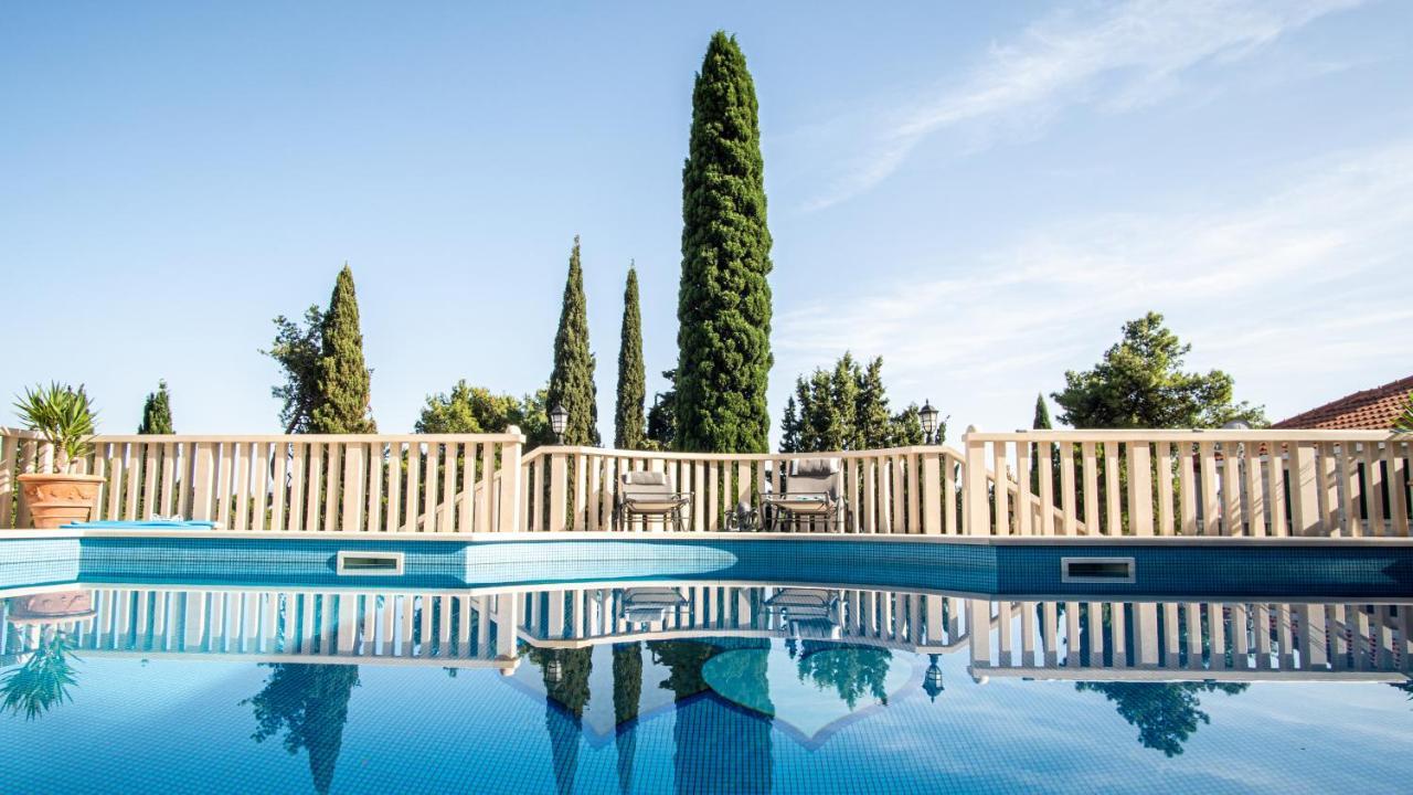 Ursa Minor Villa Sumartin Exterior photo