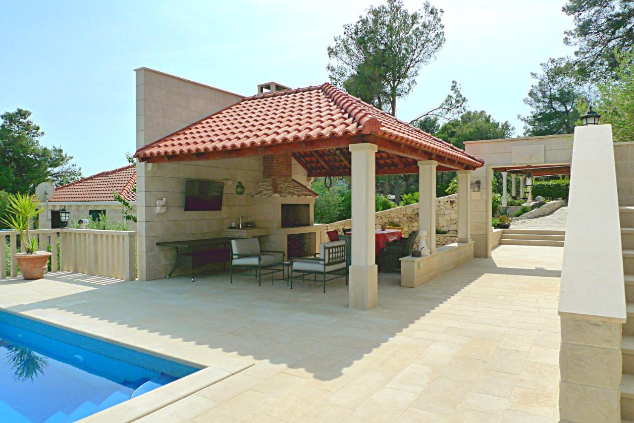 Ursa Minor Villa Sumartin Exterior photo